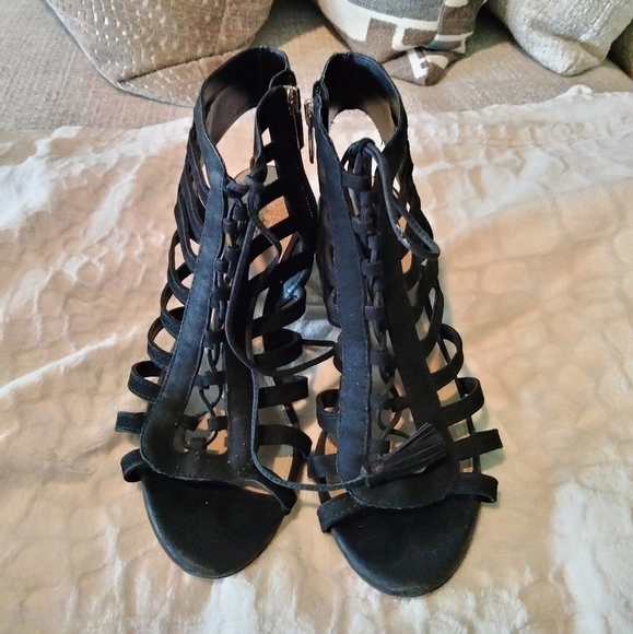 Vince Camuto Heels - Picture 2 of 6
